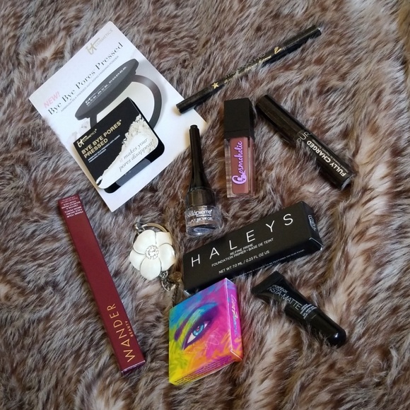Make-Up Bundle - Picture 2 of 7